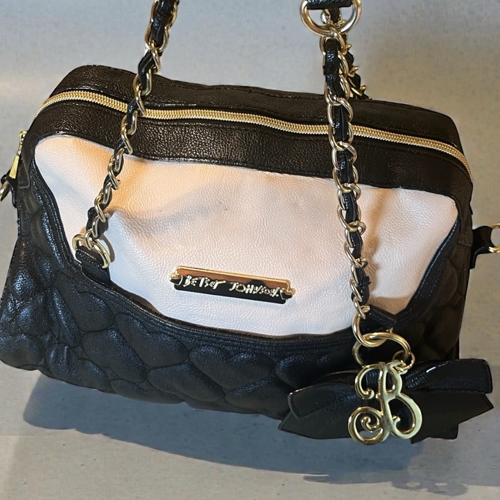 Vintage Betsey Johnson Quilted Bow Shoulder Bag – Black & Cream ✨
